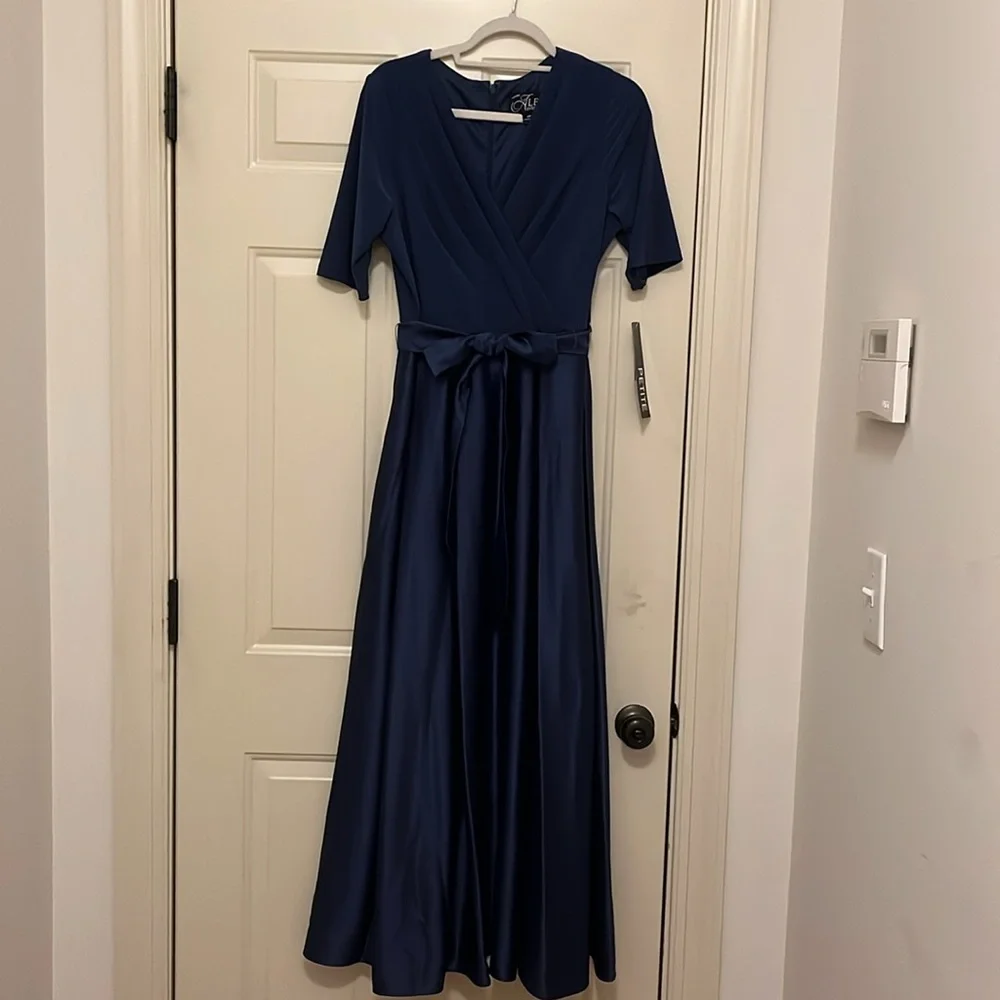 Alex Evenings Wedgewood Satin Petite Surplice Neckline Ballgown/NWT/14P - Picture 12 of 15